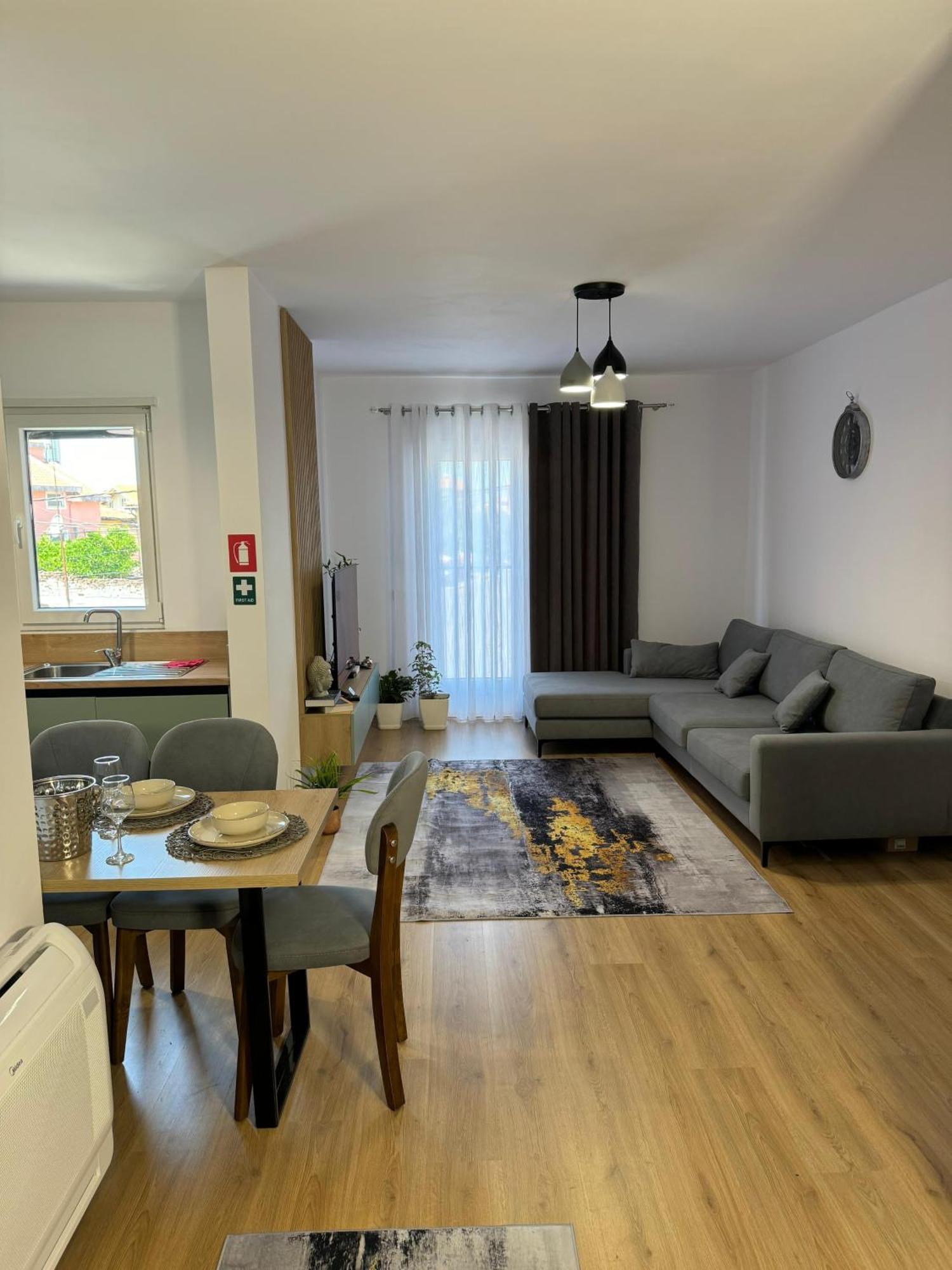 Apartment In City Center Shkoder Exterior photo